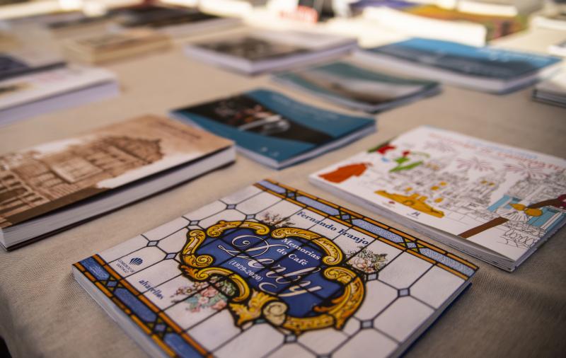 O Consorcio de Santiago conmemora o Día Internacional do Libro coa entrega de balde de publicacións e coa presentación de 'Compostela ilustrada'