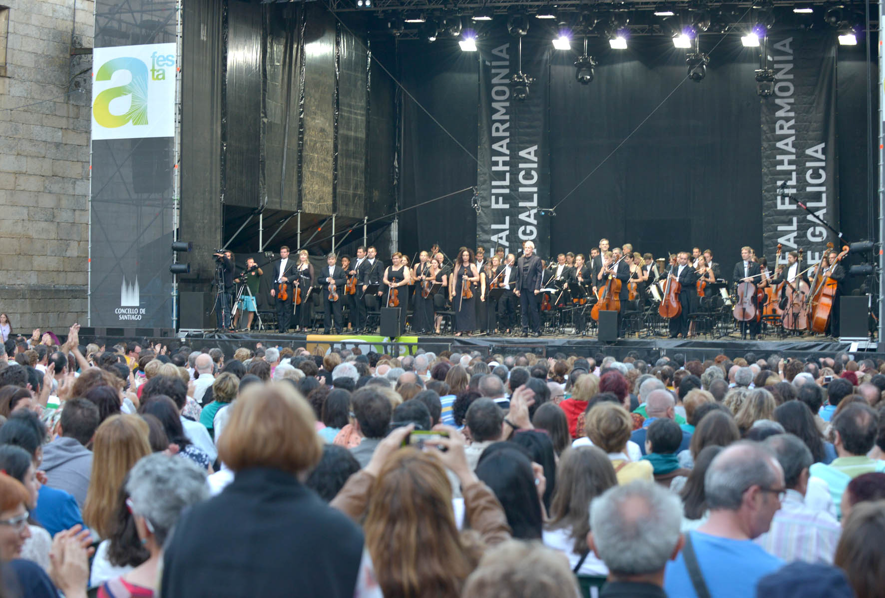 A orquestra recibe sempre unha extraordinaria acollida no seu concerto do Apóstolo.