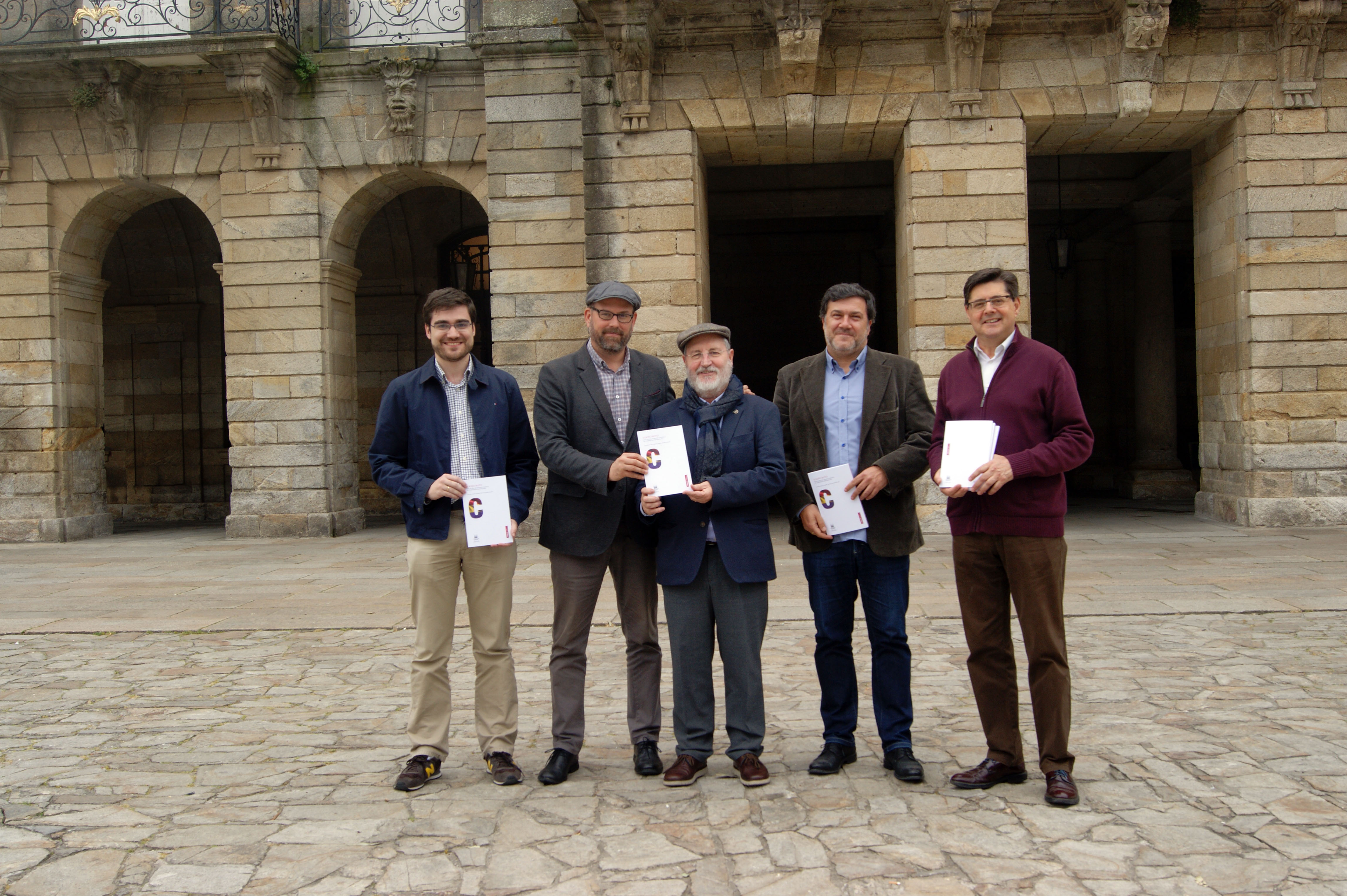 Alfonso Iglesias, Martiño Noriega, Manuel Dios, Emilio Grandío e Xosé M. Rodríguez-Abella coa nova publicación.