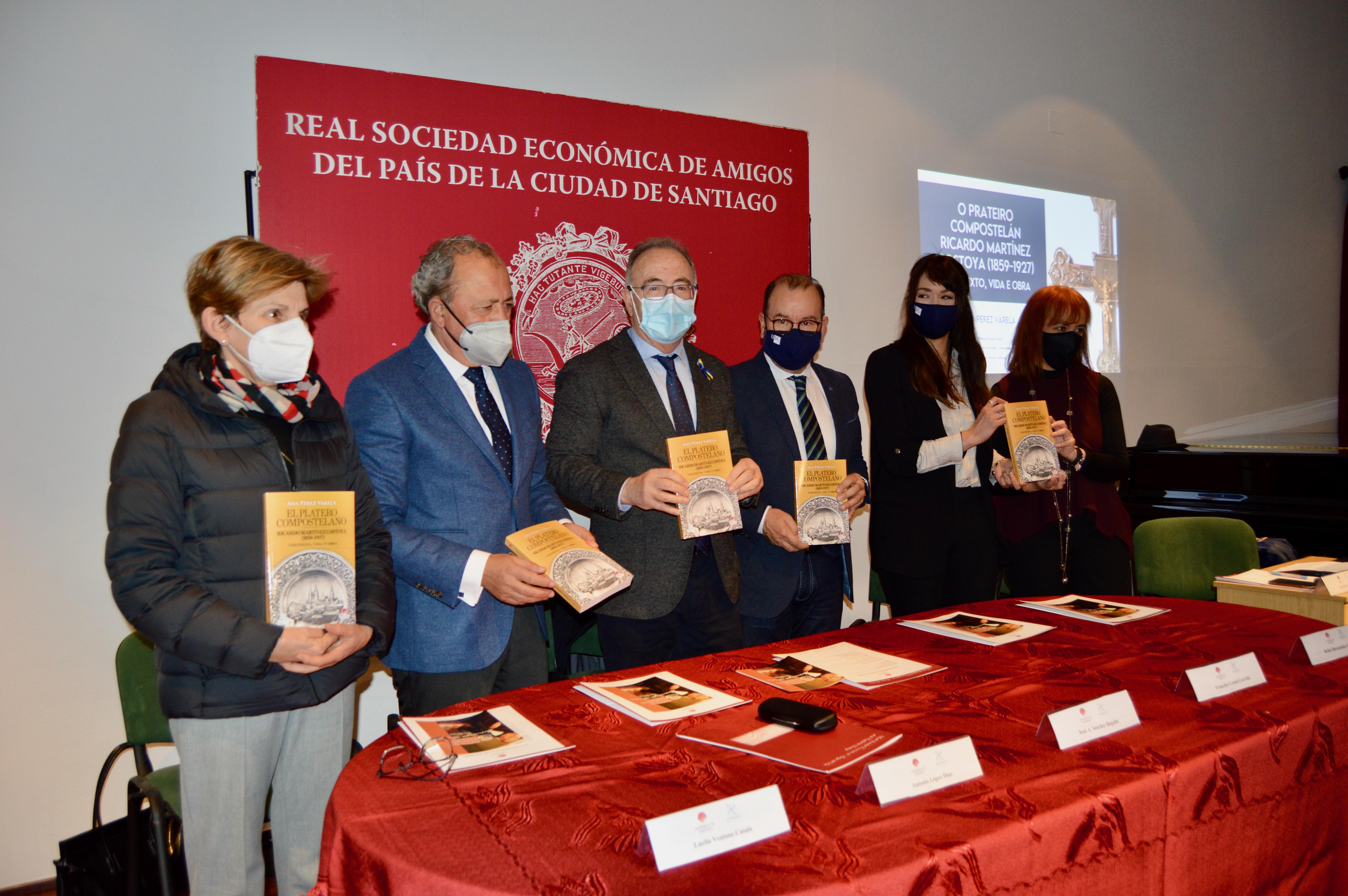 O alcalde de Santiago durante a presentación do libro