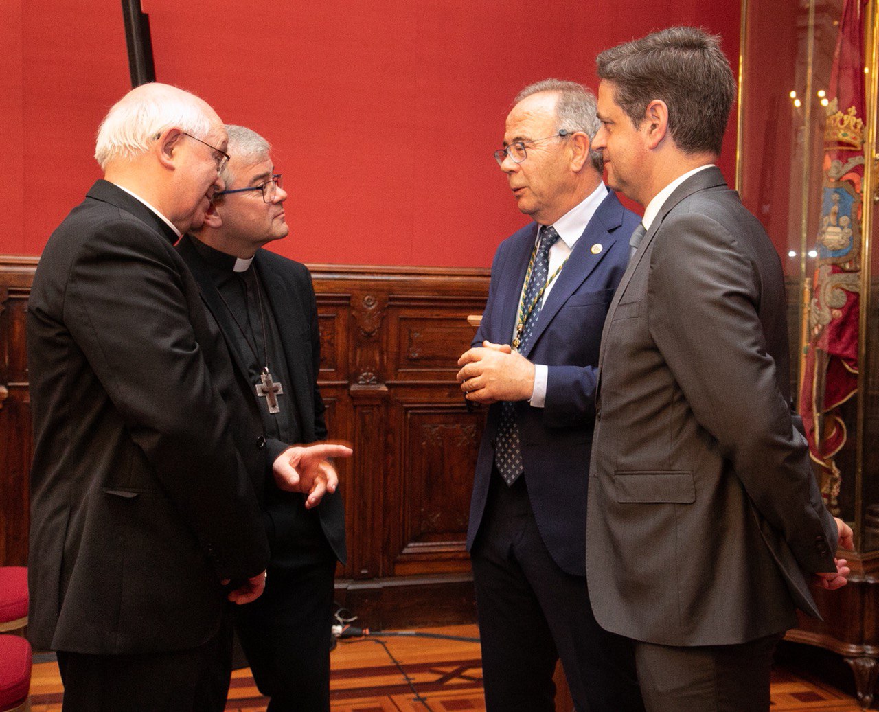 Sánchez Bugallo e Ricardo Rio falan co arcebispo de Santiago, Julián Barrio, e de Braga, José Cordeiro